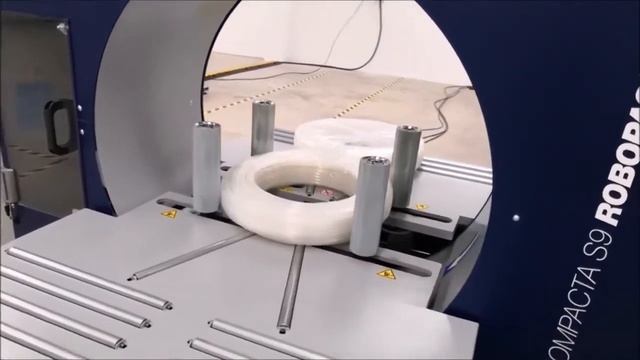 Обмотчик автомобильных и мотошин стретч-плёнкой | ROBOPAC COMPACTA TYRES смотреть онлайн