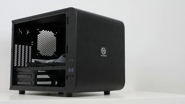 EPIC CUBE PC CASE?! [Thermaltake Core V21 Review!] смотреть онлайн