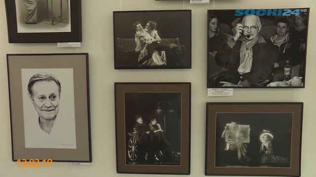 В сочинском Художественном музее открылась выставка «Образы театральной реальности». смотреть онлайн