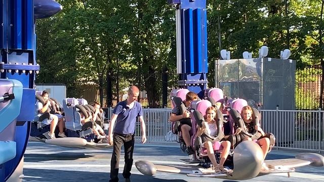Неудачная попытка прокатиться на аттракционе. Fail to Take a Trip at the Astrodrom Amusement Ride смотреть онлайн