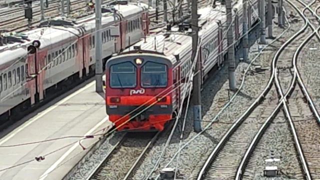 Электропоезд ЭД4М-0292 прибывает на станцию Новосибирск-Главный смотреть онлайн