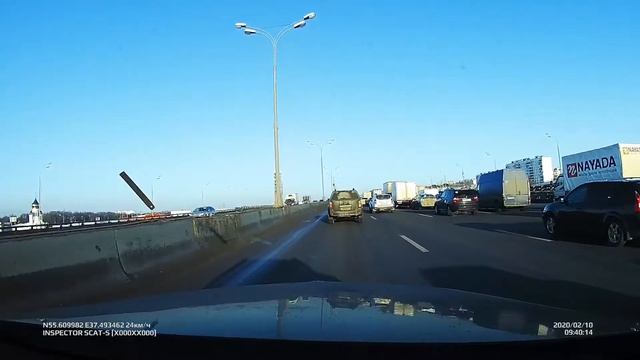 10 февраля 2020г. На МКАДЕ рессора влетела в боковое стекло водительской двери. смотреть онлайн