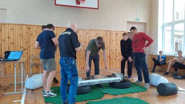 Турнир по Стронгмен спорту «Медведь» 2021. Подъем бревна (LogLift) вес снаряда 40 кг. В/к св. 60 кг смотреть онлайн