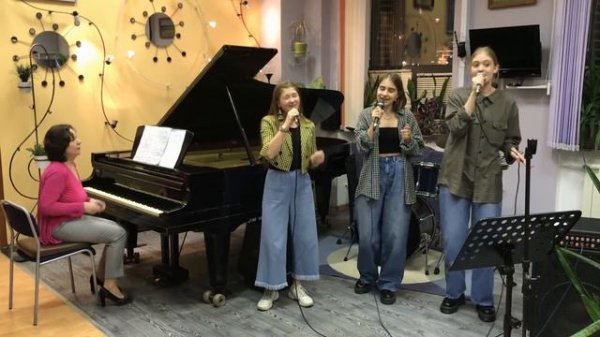 "Жёлтые ботинки" Е.Хавтан