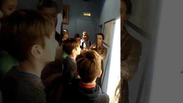 Урок в музее. Часть 3. 5 «Г» и 5 «Д» классы на уроке английского языка в Музее истории «Лефортово» смотреть онлайн