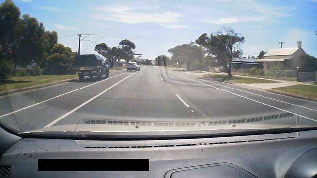 Dash Cam - Port Lincoln 18 Oct 2021 - 12:30pm - Driver turns without even looking. смотреть онлайн