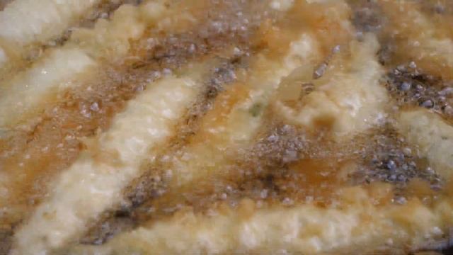 역대급 스케일 밀떡? 방촌시장 떡볶이, 튀김, 김밥, 어묵, 납작만두 / Popular Snacks In The Korean Market , Tteokbokki