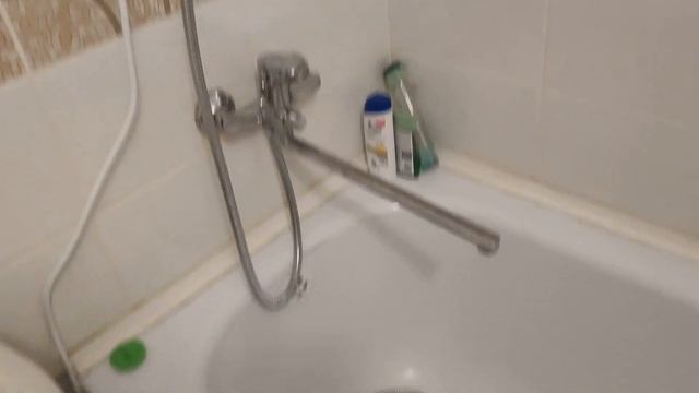 Обогреватель воды Zanussi   Видео 2 подключение шлангов и проверка на течь