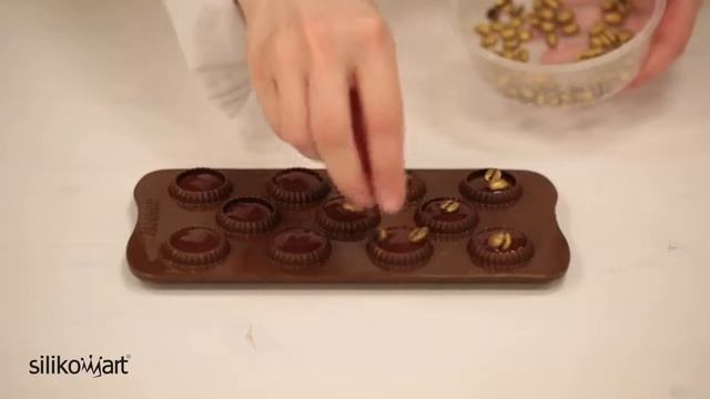 PinchofJoy.ru / Форма для приготовления конфет Choco Crown 11 х 21 см силиконовая / Silikomart