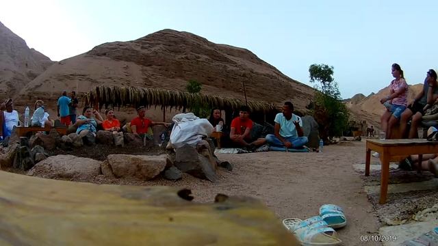 Рассказ гида в бедуинской деревне(только кусочек) смотреть онлайн