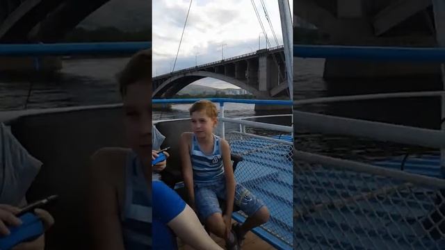 Прогулка по Енисею на небольшом пароходе. смотреть онлайн