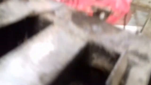 Land rover series 1 rear tub now bolted down. It was last on the road in 1992.... смотреть онлайн