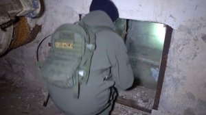 По тоннелю в бомбоубежище гражданской обороны