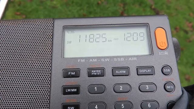 XHDATA D-808 outdoors receiving 11825 kHz Reach Beyond Australia - 03/01/21 смотреть онлайн