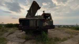 Вернулись посмотреть на заброшенную военную технику спустя год и удивились как ее разворовали