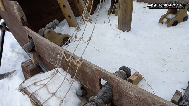 Корабль у поликлиники Чебаркуль достопримечательности смотреть онлайн