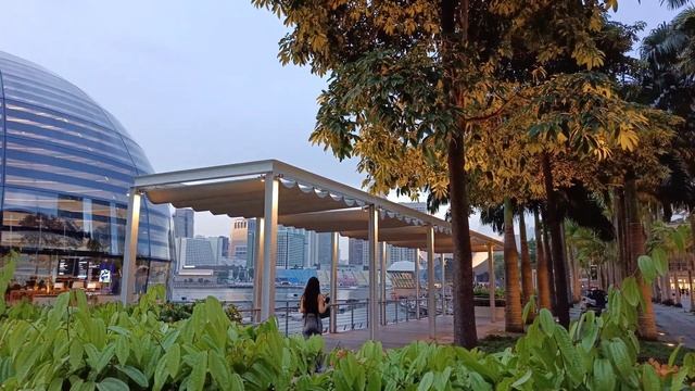 floating Apple store in Singapore смотреть онлайн