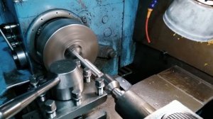 Токарные работы по металлу. Изготавливаем вал оси с трапецеидальной внешней резьбой.