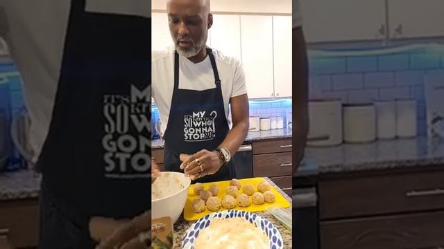 Cooking With Greens Crab balls and smashed potatoes! смотреть онлайн