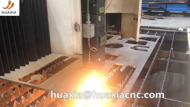 Fiber laser cutting machine with Raycus 2000w laser generator смотреть онлайн
