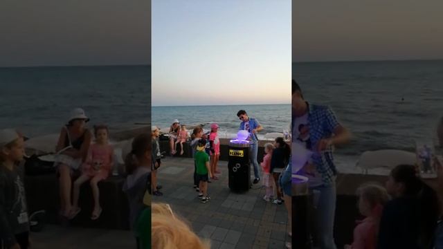 Экскурсии и места отдыха в г.Адлере . Волшебник с волшебной ватой! Вот как нужно работать! смотреть онлайн