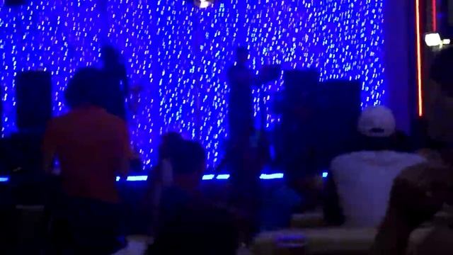 турист перепил в кафе смотреть онлайн