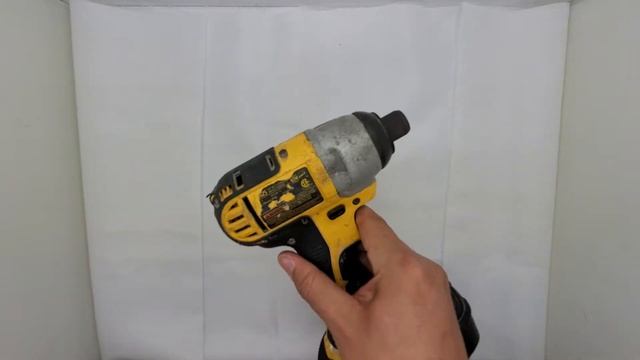 Dewalt DC825 1/4 18v Cordless Impact Driver Tool Only смотреть онлайн