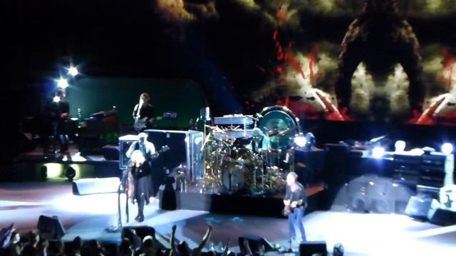 Fleetwood Mac, o2 Dublin, 21.9.13. A little bit of Tusk смотреть онлайн