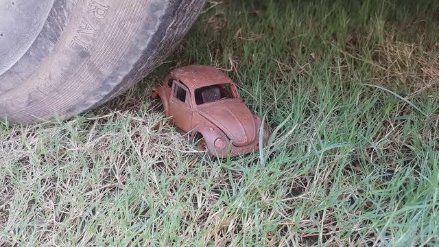 Реставрация модельки Volkswagen Classic Beetle 1970 Года Выпуска смотреть онлайн