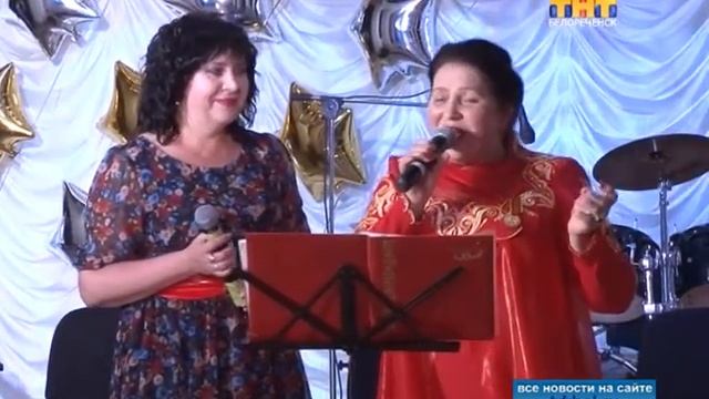 С песней, в кругу коллег и зрителей смотреть онлайн