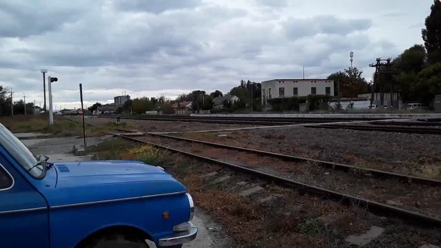 Тепловоз ТЭП70БС-335 с поездом 374М/373М Смоленск-Симферополь. Станция "Нижнегорская". смотреть онлайн