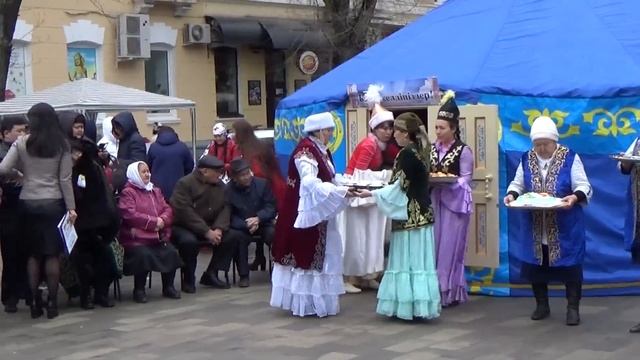 Саратовские казахи на Пешеходной зоне смотреть онлайн