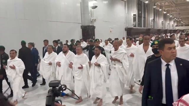 Шавкат Мирзиеев Умра Хаж сафари да. Shavkat Mirziyayev Umra Haj Safarida