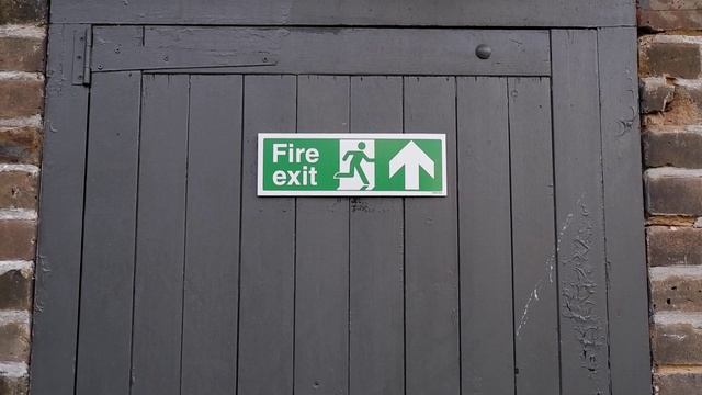 A door that won't open 打不開的門 смотреть онлайн