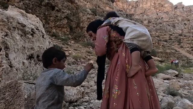 Adventure in the Mountains: A Tribeswoman's Journey with Her Brave Kids! смотреть онлайн