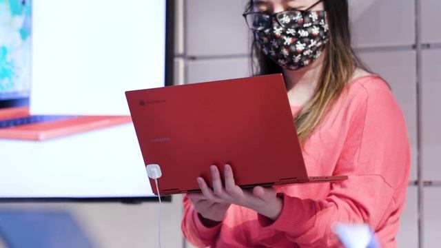 Galaxy Chromebook 2 hands-on: less expensive, just as red смотреть онлайн