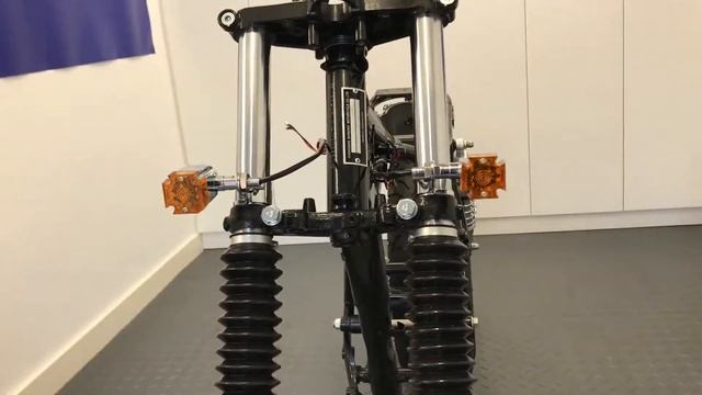 5266 Maltese Cross LED Indicators CHROME for Custom Bikes & Retro Cafe Racer Motorbikes смотреть онлайн