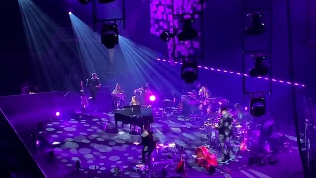 Sara Bareilles - Brave (Amidst the Chaos Chicago) смотреть онлайн