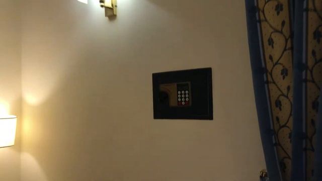 Tour pelo Hotel Napoleon, em Roma смотреть онлайн