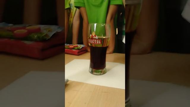 Экспиремент (фонарик из сока масла и шипучки ) смотреть онлайн