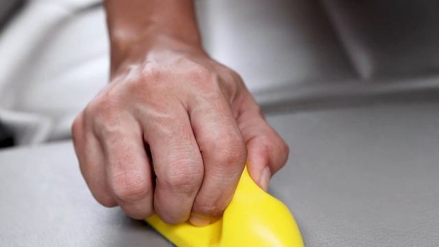 Kotoran Pada Jok Kulit Jadi Mudah Terangkat Menggunakan Turtle Wax Leather N Vinyl Micro Scrub. смотреть онлайн