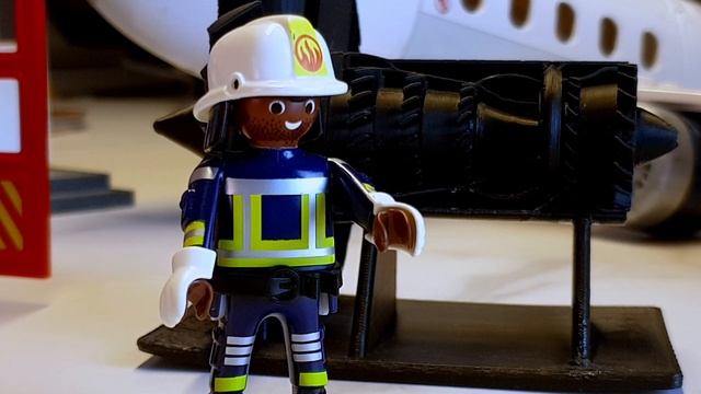 PLAYMOBIL Airplane Fire Emergency: Brave Firefighters Battle Jet Engine Blaze at Airport! смотреть онлайн