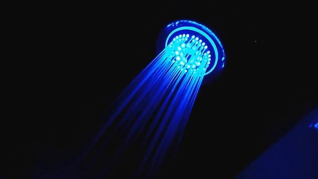 DreamSpa Chrome Color-changing LED Shower Head смотреть онлайн