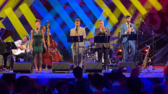 Hot Sugar Band - swing music group from Paris France Bastille Day Celebration Lincoln Center NYC US смотреть онлайн