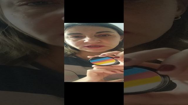 Палетка с цветными красками для глаз.mp4 смотреть онлайн