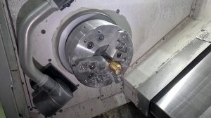 Растачиваю эпоксидку с микросхемами на ЧПУ.