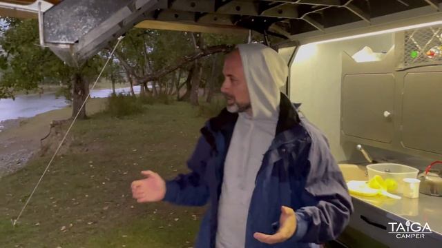 Стоянка с прицепом кемпером 