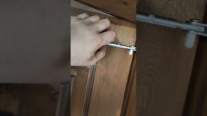 установка доводчика на дверь