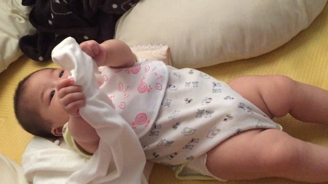 Chien baby 寶寶 6 month sit-ups than put on a brave face寶寶裝沒事 смотреть онлайн