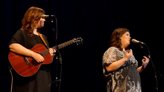 The Secret Sisters - Bad Habit (Intro) - 3/23/19 - Barre Opera House смотреть онлайн